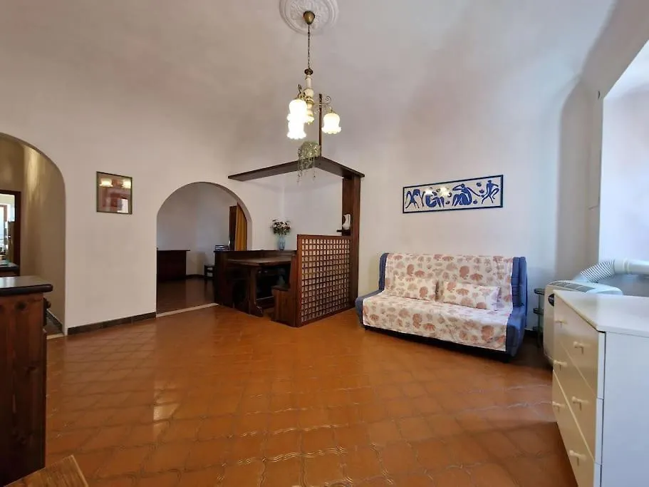Silver Sands Finale Ligure - Traditional Apartment - 4 Beds & Terrace By The Beach 0*,