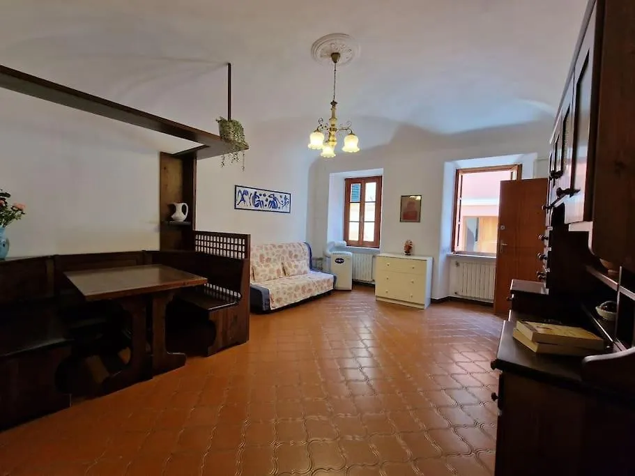 Silver Sands Finale Ligure - Traditional Apartment - 4 Beds & Terrace By The Beach Italy