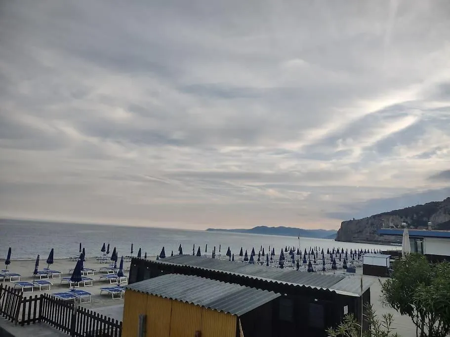 Silver Sands Finale Ligure - Traditional Apartment - 4 Beds & Terrace By The Beach 0*,  Italy