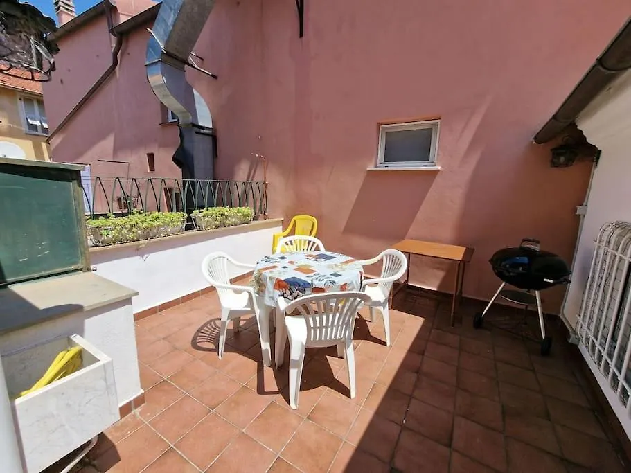Silver Sands Finale Ligure - Traditional Apartment - 4 Beds & Terrace By The Beach Italy