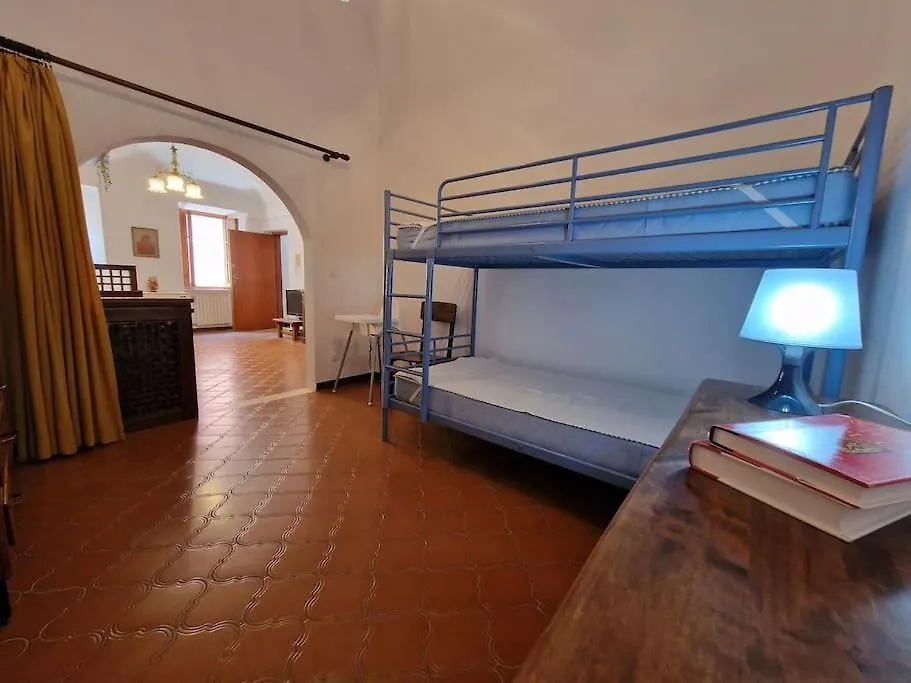 Silver Sands Finale Ligure - Traditional Apartment - 4 Beds & Terrace By The Beach 意大利