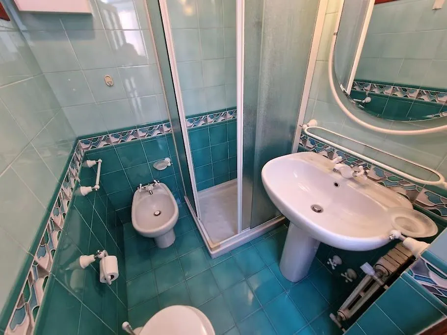 Silver Sands Finale Ligure - Traditional Apartment - 4 Beds & Terrace By The Beach