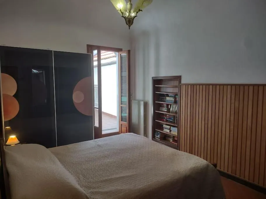 Silver Sands Finale Ligure - Traditional Apartment - 4 Beds & Terrace By The Beach