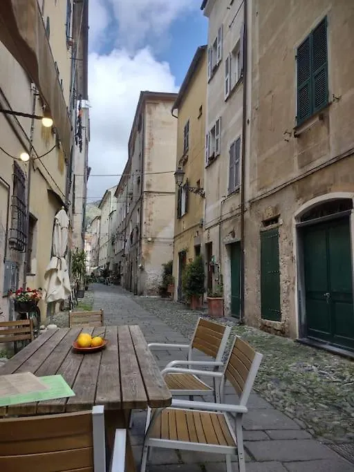 Silver Sands Finale Ligure - Traditional Apartment - 4 Beds & Terrace By The Beach 0*,
