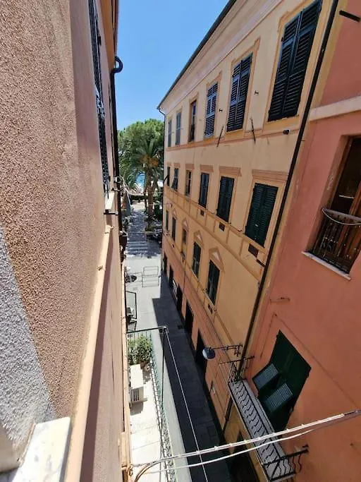Silver Sands Finale Ligure - Traditional Apartment - 4 Beds & Terrace By The Beach Italy